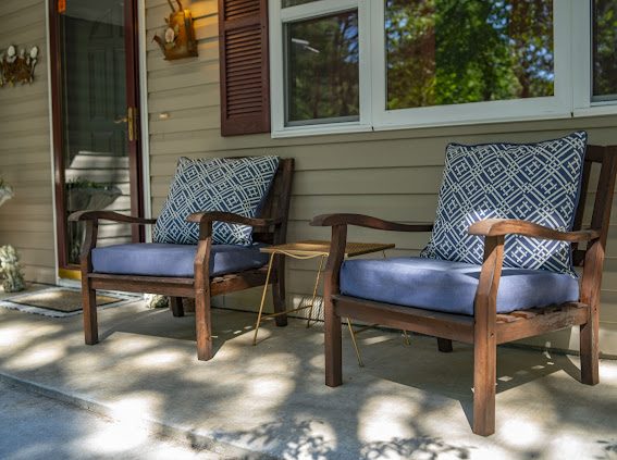 Front porch with two cushioned chairs